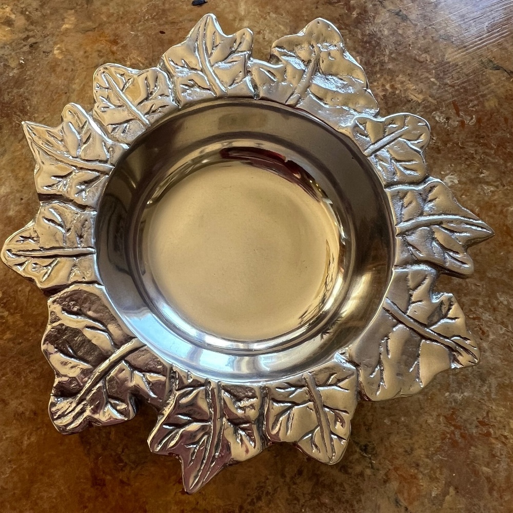 PEWTER WINE BOTTLE COASTER NEW NEVER USED IVY LEAF MOTIF